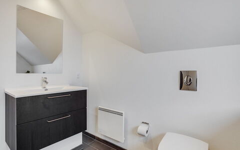 Gunlög - 3.1Km from the Sea: Luminaire Plomberie, Sol, Armoire De Toilette, Design Intérieur, Sol, Lavabo, Salle De Bains, Robinet, Évier, Plomberie