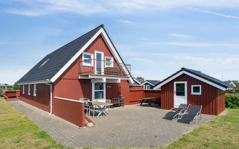Andor - 500M from the Sea: Herbe, Maison, Toit, Chalet, Domicile, Arbuste, Ferme, Lot Terre, Zone Rurale