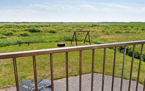 Andor - 500M from the Sea: Herbe, Maison, Toit, Chalet, Domicile, Arbuste, Ferme, Lot Terre, Zone Rurale