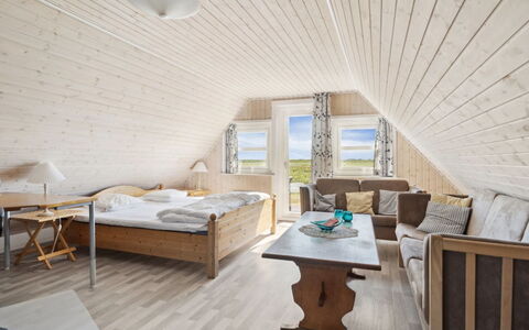 Andor - 500M from the Sea: Herbe, Maison, Toit, Chalet, Domicile, Arbuste, Ferme, Lot Terre, Zone Rurale