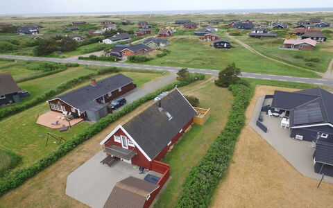 Andor - 500M from the Sea: Herbe, Maison, Toit, Chalet, Domicile, Arbuste, Ferme, Lot Terre, Zone Rurale