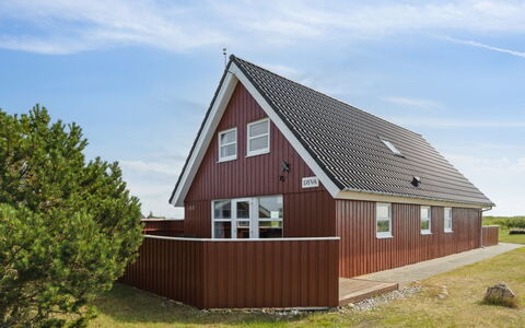Andor - 500M from the Sea: Herbe, Maison, Toit, Chalet, Domicile, Arbuste, Ferme, Lot Terre, Zone Rurale