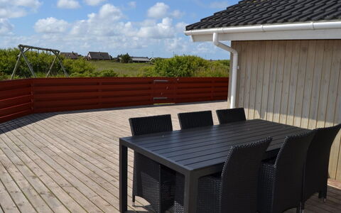 Arnkil - 700M from the Sea: Arbuste, Design Urbain, Couverture De Sol, Brique, Appartement, Biens, Brickwork, Balcon, Aménagement Paysager