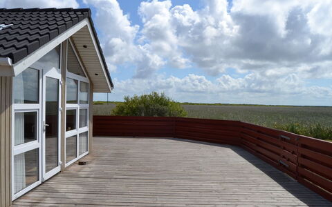 Arnkil - 700M from the Sea: Arbuste, Design Urbain, Couverture De Sol, Brique, Appartement, Biens, Brickwork, Balcon, Aménagement Paysager