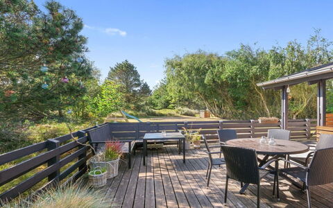 Gro - 1.6Km from the Sea: Meubles, Design Intérieur, Sol, Plafond, Sol, Chaise, Pièce, Éclairage, Table, Table Cuisine Et Salle A Manger