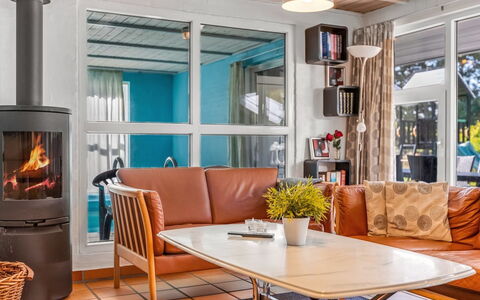 Livni - 3.8Km from the Sea: Meubles, Design Intérieur, Bois, Sol, Table, Sol, Chaise, Éclairage, Salon, Pièce