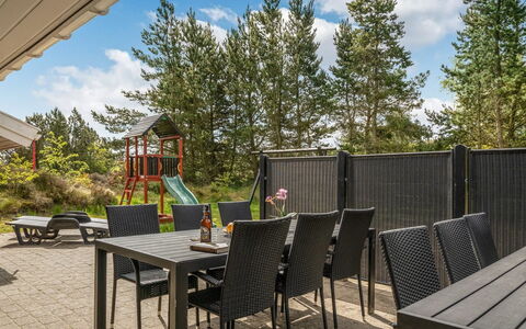 Livni - 3.8Km from the Sea: Meubles, Mobilier De Jardin, Table, Chaise, Tableau De Plein Air, Table Cuisine Et Salle A Manger, Ombre, Jardin, Aménagement Paysager, Table Basse