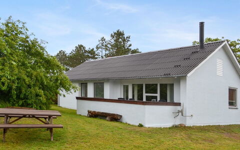Sylvie - 1.5Km from the Sea: Toit, Maison, Lot Terre, Domicile, Chalet, Biens, Batiments Jardin, Ombre, Cabane En Rondins, Aménagement Paysager