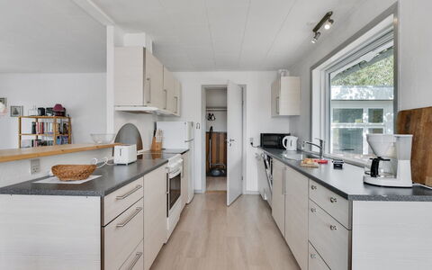Sylvie - 1.5Km from the Sea: Appartement, Ombre, Balcon, Chaise, Clôture, Mobilier De Jardin, Aluminium, Gazon Artificiel