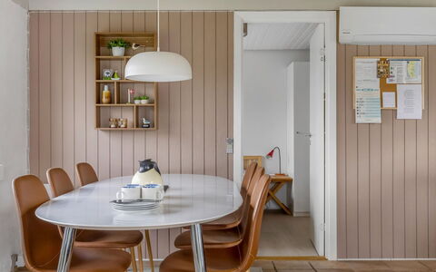 Amaja - 1.9Km from the Sea: Meubles, Design Intérieur, Sol, Bois, Sol, Plafond, Table Cuisine Et Salle A Manger, Table, Salle À Manger, Éclairage