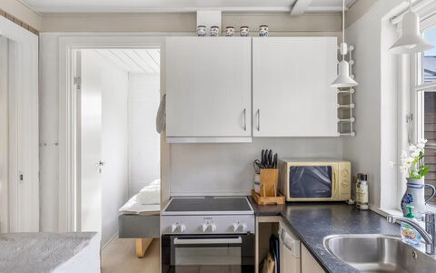 Amaja - 1.9Km from the Sea: Cuisine, Appareil De Cuisine, Meubles, Principaux Appliance, Design Intérieur, Comptoir, Sol, Bois, Électroménager, Sol