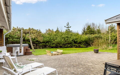 Amaja - 1.9Km from the Sea: Lot Terre, Mobilier De Jardin, Jardin, Ombre, Biens, Aménagement Paysager, Chaise, Pelouse, Cour, Recours