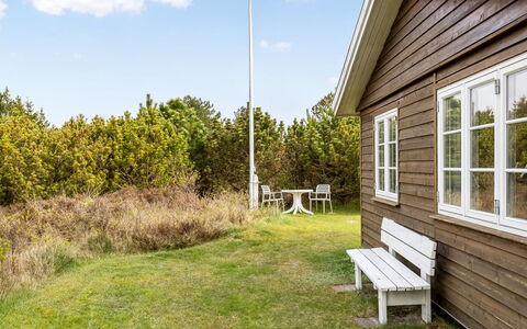 Amaja - 1.9Km from the Sea: Herbe, Maison, Domicile, Toit, Chalet, Lot Terre, Zone Rurale, Siding, Pelouse, Jardin