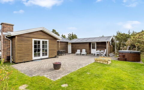 Amaja - 1.9Km from the Sea: Meubles, Mobilier De Jardin, Vaisselle, Table, Drinkware, Chaise, Tableau De Plein Air, Aliments, Bouteille