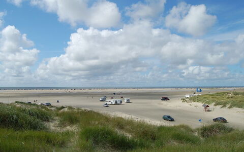 Kalf - 400M from the Sea: Herbe, Maison, Toit, Domicile, Chalet, Arbuste, Lot Terre, Zone Rurale, Ferme, Couverture De Sol