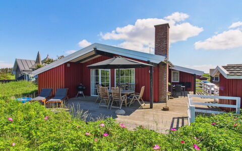 Kalf - 400M from the Sea: Herbe, Maison, Toit, Domicile, Chalet, Arbuste, Lot Terre, Zone Rurale, Ferme, Couverture De Sol