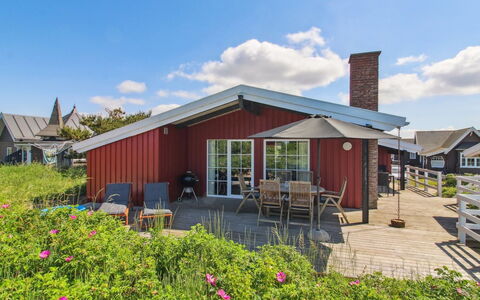 Kalf - 400M from the Sea: Herbe, Maison, Toit, Domicile, Chalet, Arbuste, Lot Terre, Zone Rurale, Ferme, Couverture De Sol