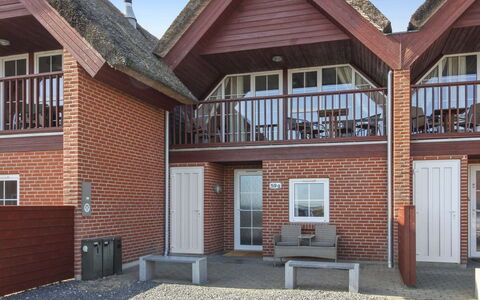 Eda - 3.5Km from the Sea: Arbuste, Design Urbain, Couverture De Sol, Brique, Appartement, Biens, Brickwork, Balcon, Aménagement Paysager