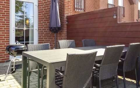 Eda - 3.5Km from the Sea: Arbuste, Design Urbain, Couverture De Sol, Brique, Appartement, Biens, Brickwork, Balcon, Aménagement Paysager