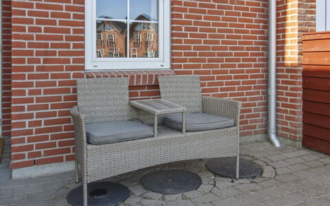 Eda - 3.5Km from the Sea: Arbuste, Design Urbain, Couverture De Sol, Brique, Appartement, Biens, Brickwork, Balcon, Aménagement Paysager