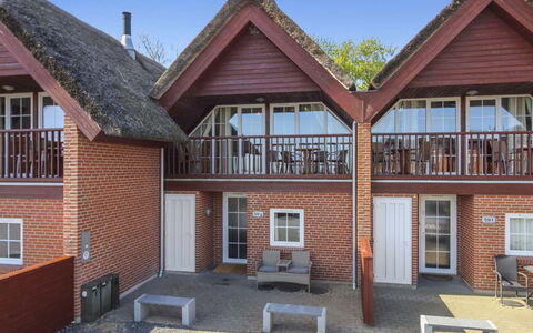 Eda - 3.5Km from the Sea: Arbuste, Design Urbain, Couverture De Sol, Brique, Appartement, Biens, Brickwork, Balcon, Aménagement Paysager