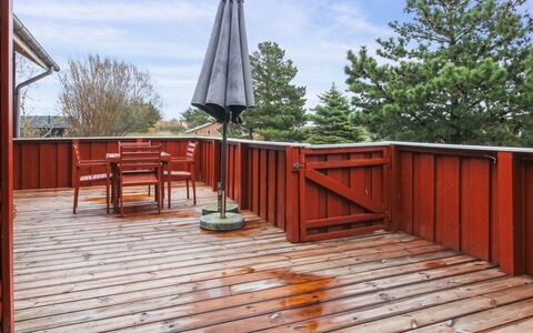 Ahnandia - 500M from the Sea: Bois, Dur, Parquet, Tache De Bois, Planche, Plate-Forme, Composite, Balustrade, Porche, Clôture