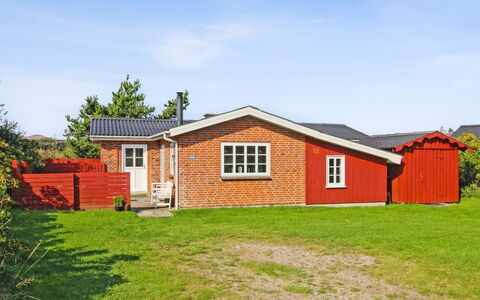 Hendrine - 500M from the Sea: Maison, Toit, Domicile, Chalet, Biens, Ferme, Villa, Porche, Siding