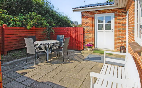 Hendrine - 500M from the Sea: Maison, Toit, Domicile, Chalet, Biens, Ferme, Villa, Porche, Siding