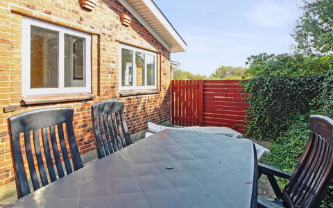 Hendrine - 500M from the Sea: Maison, Toit, Domicile, Chalet, Biens, Ferme, Villa, Porche, Siding