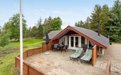 Runulf - 2.9Km from the Sea: Arbuste, Design Urbain, Couverture De Sol, Brique, Appartement, Biens, Brickwork, Balcon, Aménagement Paysager