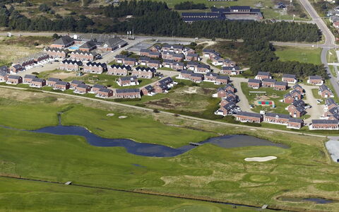 Hugo - 2.5Km from the Sea: Toit, Maison, Domicile, Chalet, Porte, Siding, Biens, Pelouse, Cour, Porche