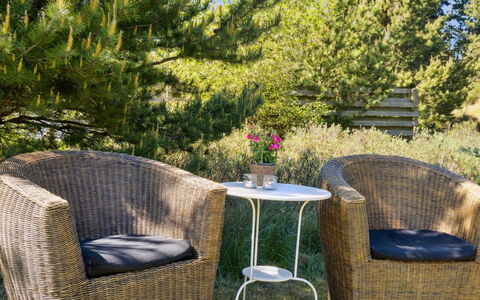 Inga - 1.3Km from the Sea: Meubles, Mobilier De Jardin, Chaise, Table, Tableau De Plein Air, Osier, Jardin, Table Basse, Ombre, Patio