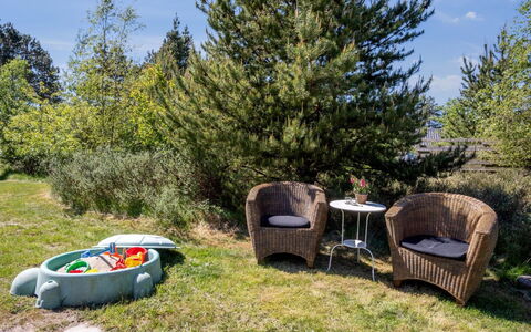 Inga - 1.3Km from the Sea: Meubles, Arbuste, Jardin, Mobilier De Jardin, Chaise, Pelouse, Aménagement Paysager, Cour, Arrière-Cour