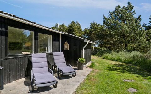 Inga - 1.3Km from the Sea: Arbuste, Lot Terre, Chalet, Ombre, Aménagement Paysager, Arrière-Cour, Cour, Jardin, Pelouse, Batiments Jardin