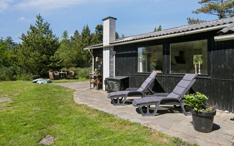 Inga - 1.3Km from the Sea: Arbuste, Lot Terre, Domicile, Chalet, Jardin, Ombre, Arrière-Cour, Cour, Aménagement Paysager, Batiments Jardin
