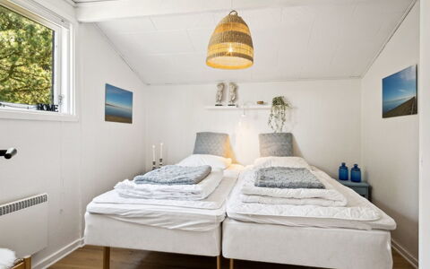 Inga - 1.3Km from the Sea: Chambre, Lit, Bois, Design Intérieur, Literie, Drap De Lit, Sol, Meubles, Sol, Plafond