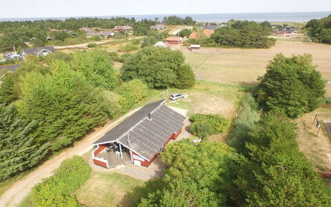 Vivan - 3.8Km from the Sea: Toit, Maison, Paysage, Domicile, Zone Rurale, Lot Terre, Établissements Humains, Chalet, Biens, Village