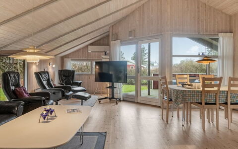 Vivan - 3.8Km from the Sea: Bois, Plafond, Design Intérieur, Domicile, Chalet, Pièce, Parquet, Salon, Dur, Canapé