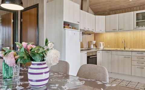 Alessia - 2Km from the Sea: Arbuste, Design Urbain, Couverture De Sol, Brique, Appartement, Biens, Brickwork, Balcon, Aménagement Paysager