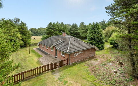 Botulf - 3.8Km from the Sea: Chalet, Domicile, Maison, Toit, Porche, Biens, Siding, Batiments Jardin, Ferme, Cour