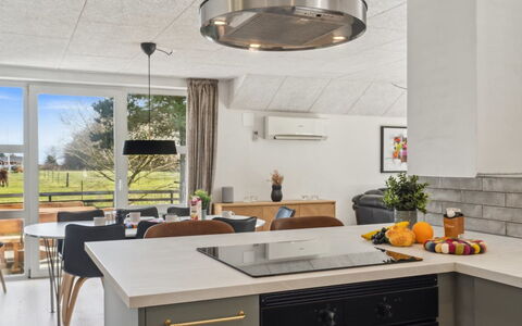 Botulf - 3.8Km from the Sea: Chalet, Domicile, Maison, Toit, Porche, Biens, Siding, Batiments Jardin, Ferme, Cour