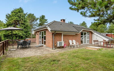 Botulf - 3.8Km from the Sea