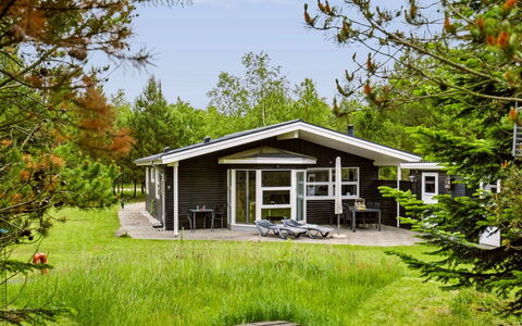 Bogatin - 1Km from the Sea: Chalet, Batiments Jardin, Siding, Ferme, Porche, Cabane En Rondins, Structure En Plein Air