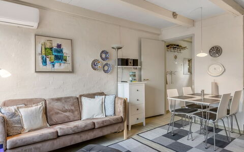 Volmer - 3.9Km from the Sea: Toit, Maison, Domicile, Chalet, Porte, Siding, Biens, Pelouse, Cour, Porche