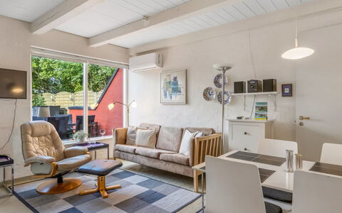 Volmer - 3.9Km from the Sea: Toit, Maison, Domicile, Chalet, Porte, Siding, Biens, Pelouse, Cour, Porche