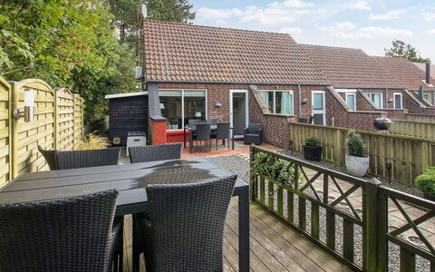 Volmer - 3.9Km from the Sea: Toit, Maison, Domicile, Chalet, Porte, Siding, Biens, Pelouse, Cour, Porche