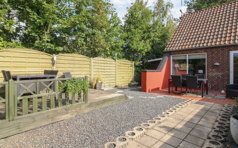 Volmer - 3.9Km from the Sea: Toit, Maison, Domicile, Chalet, Porte, Siding, Biens, Pelouse, Cour, Porche
