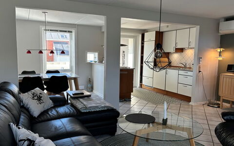 Bosse - 2.3Km from the Sea: Meubles, Design Intérieur, Sol, Sol, Bois, Plafond, Canapé, Salon, Pièce, Appartement