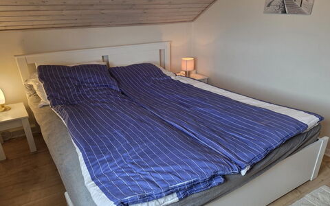 Aappo - 2.3Km from the Sea: Bois, Chambre, Sol, Lit, Sol, Linge, Literie, Meubles, Cadre De Lit, Drap De Lit