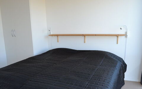 Elinora - 100M from the Sea: Bois, Chambre, Meubles, Lit, Sol, Sol, Design Intérieur, Literie, Linge, Drap De Lit
